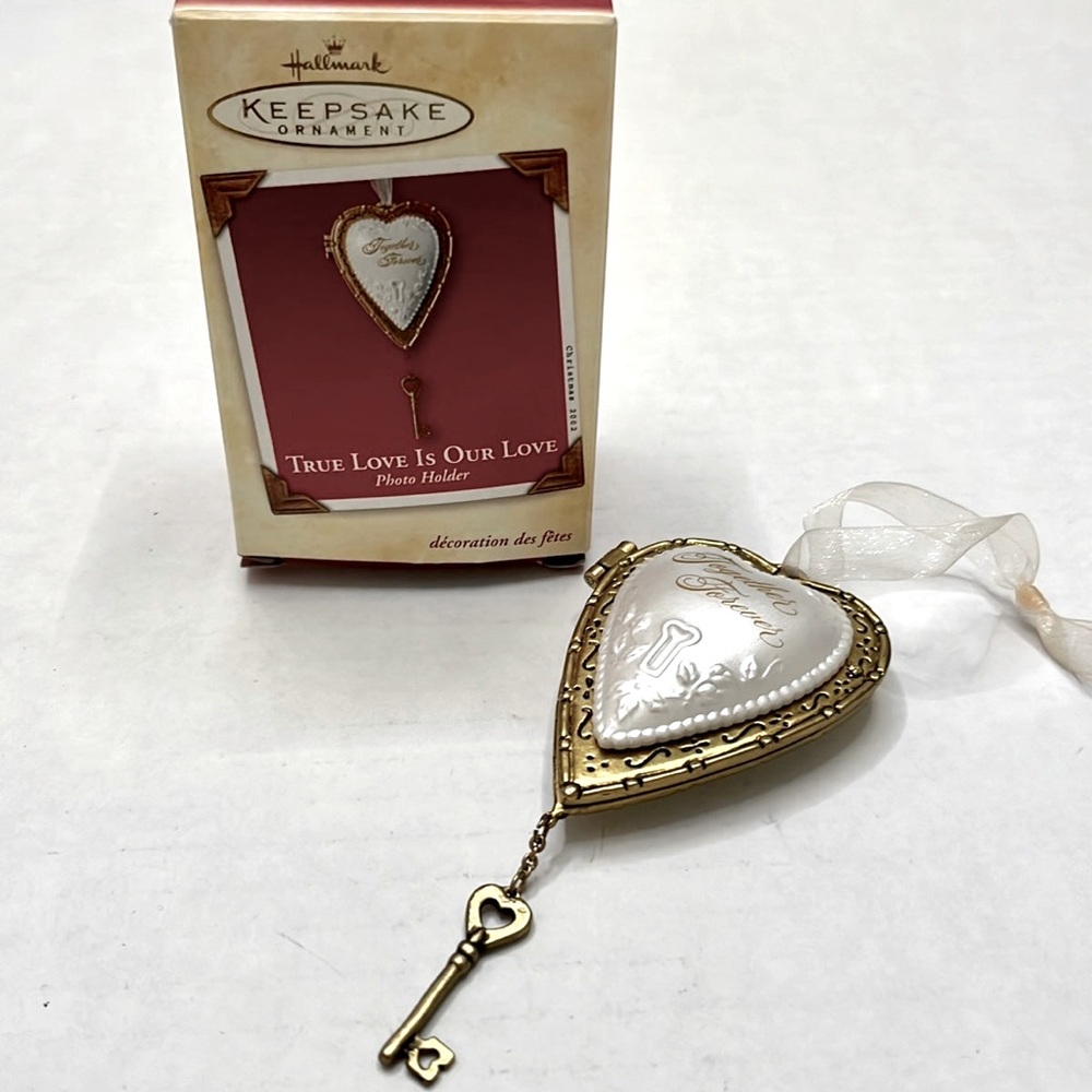 Hallmark Keepsake Ornament
True Love Is Our Love
Photo ornament
2002
